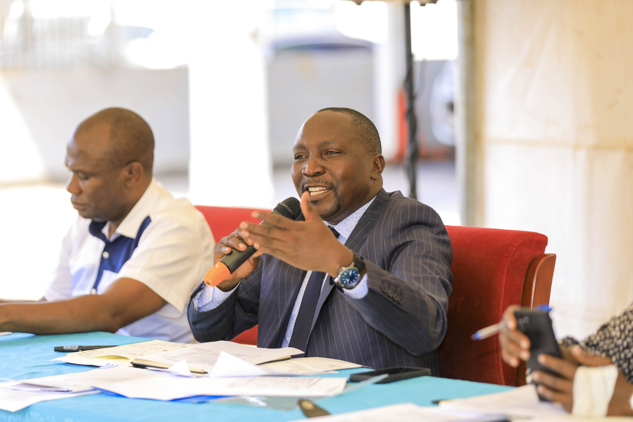 Ministry of Works official presents to the stakeholders